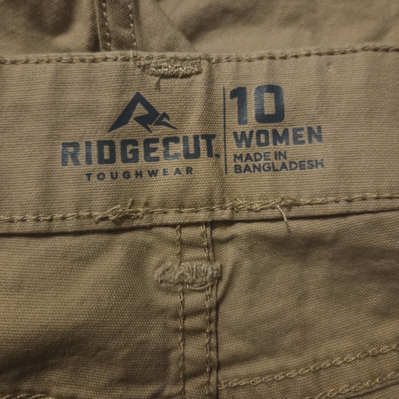 Women's Roll-Cuff Cargo Carpenter Shorts in Khaki. Size 10 - Picture 2 of 6